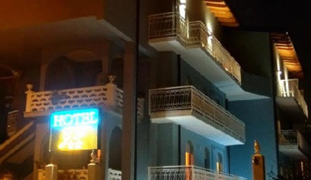 Hotel Gf Cesano Boscone Εξωτερικό φωτογραφία