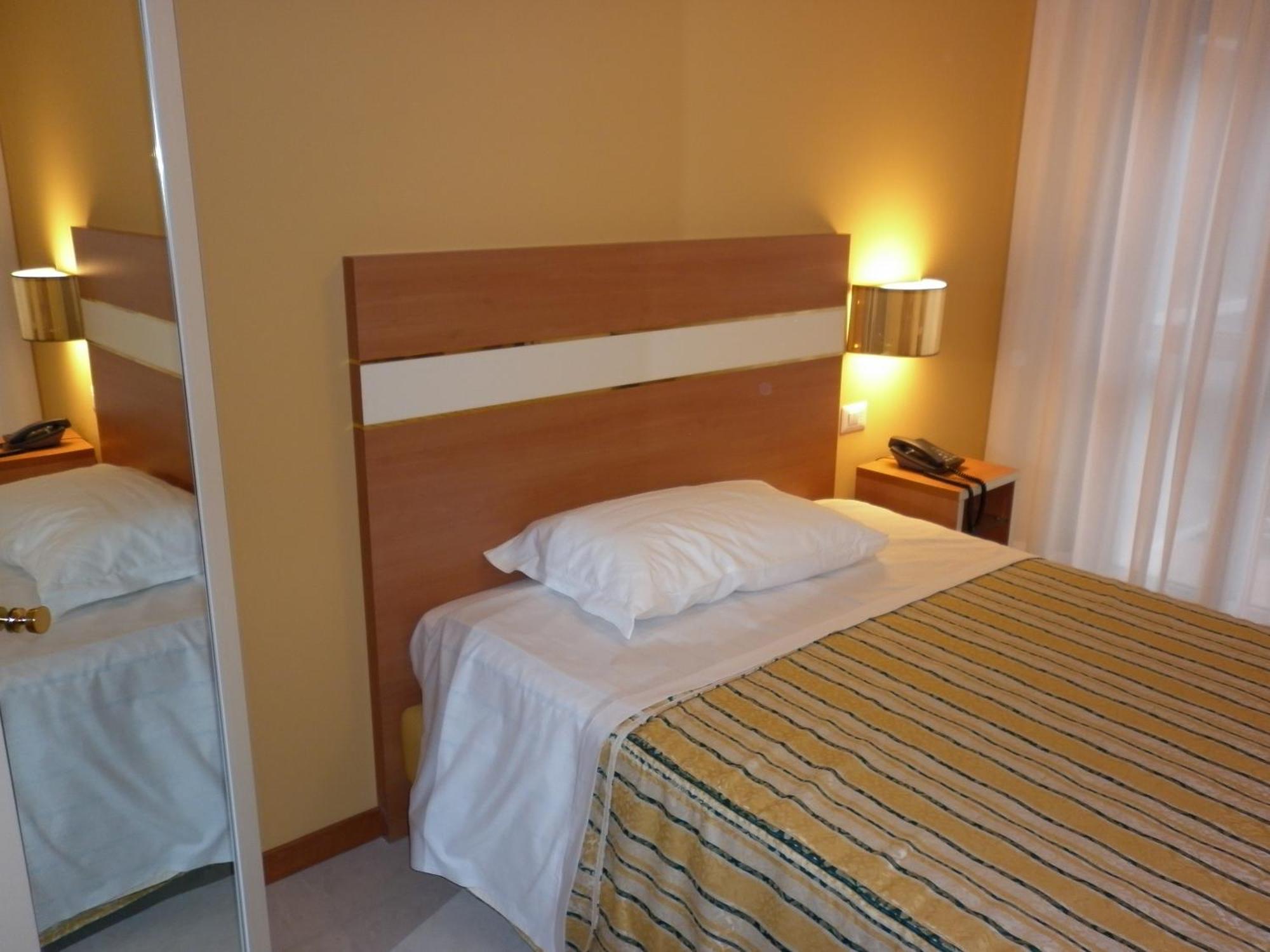 Hotel Gf Cesano Boscone Εξωτερικό φωτογραφία
