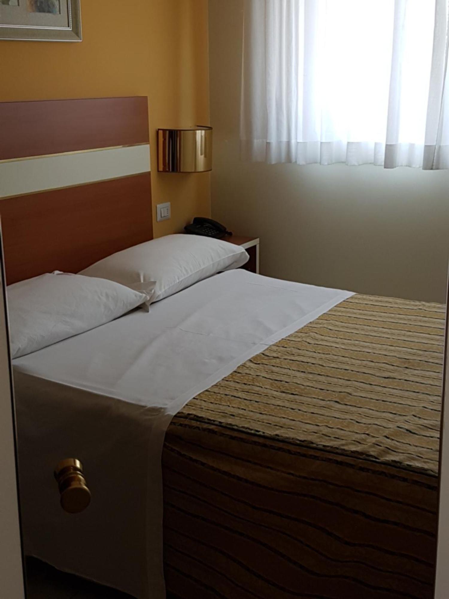 Hotel Gf Cesano Boscone Εξωτερικό φωτογραφία