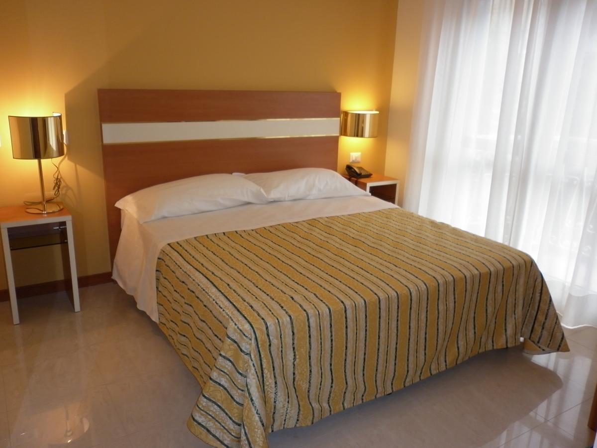 Hotel Gf Cesano Boscone Εξωτερικό φωτογραφία