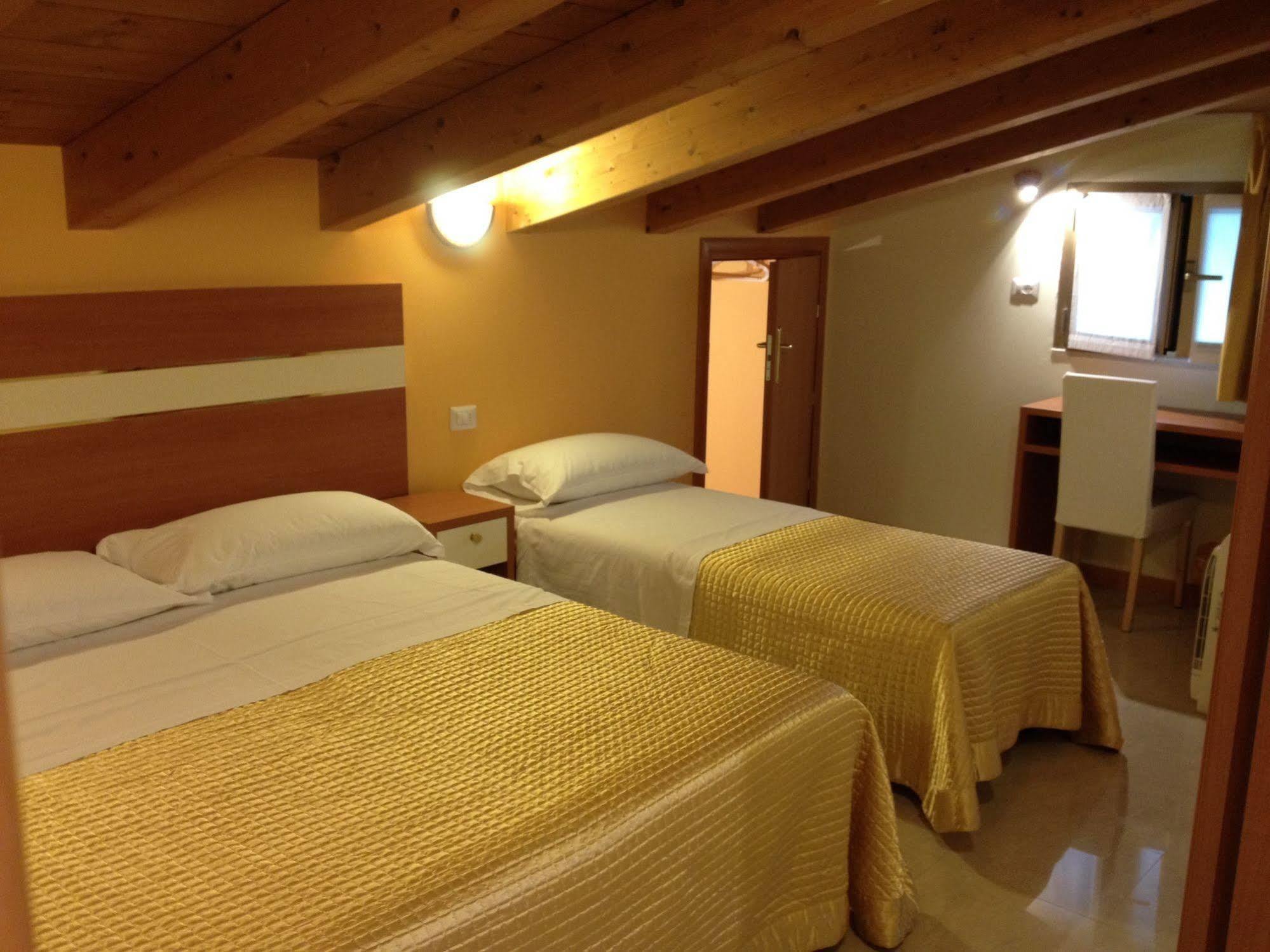Hotel Gf Cesano Boscone Εξωτερικό φωτογραφία