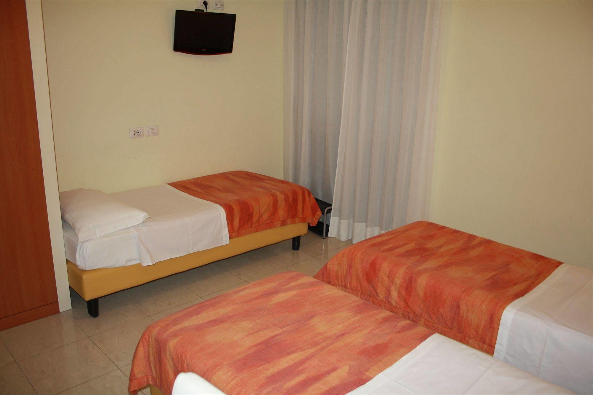 Hotel Gf Cesano Boscone Εξωτερικό φωτογραφία