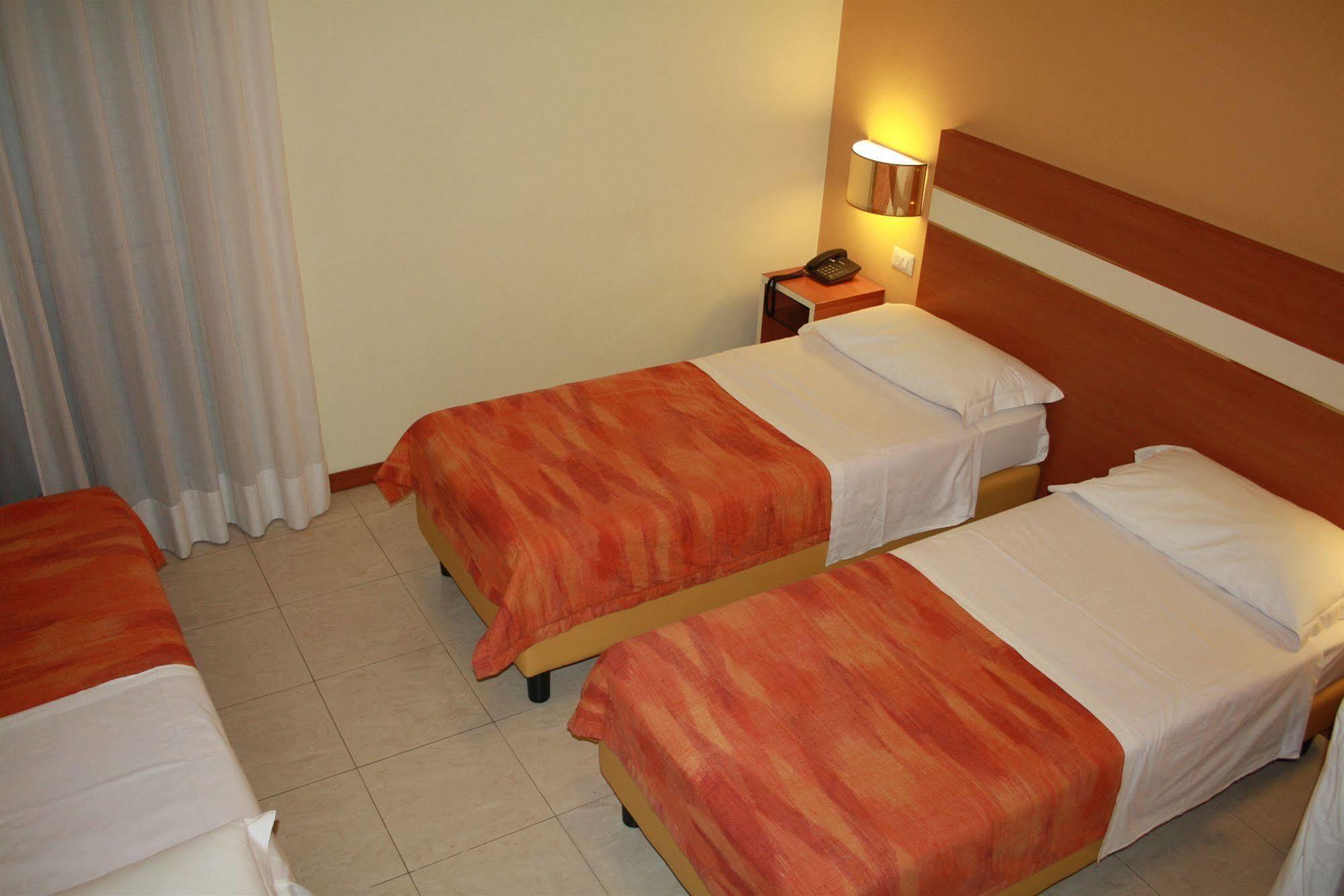 Hotel Gf Cesano Boscone Εξωτερικό φωτογραφία